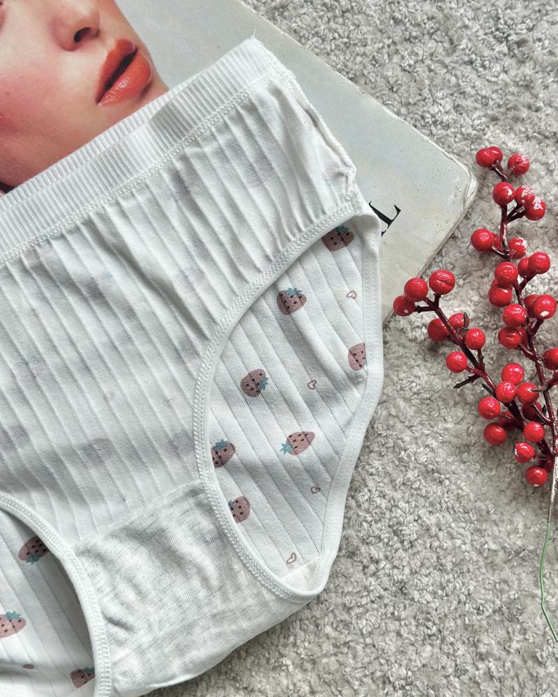 شورت strawberries کد 27227