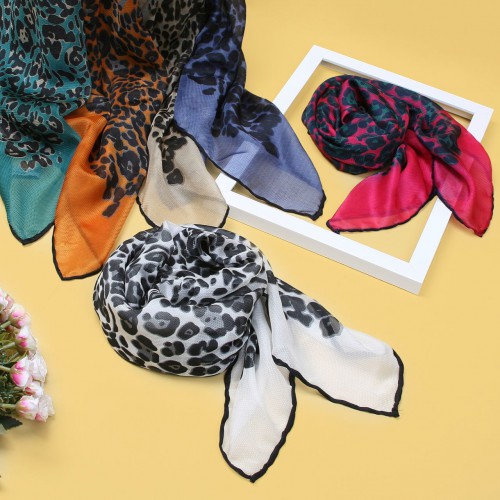 چرا شال و روسری جز بهترین هدایایی هستند که میشه برای  خانم ها خرید؟